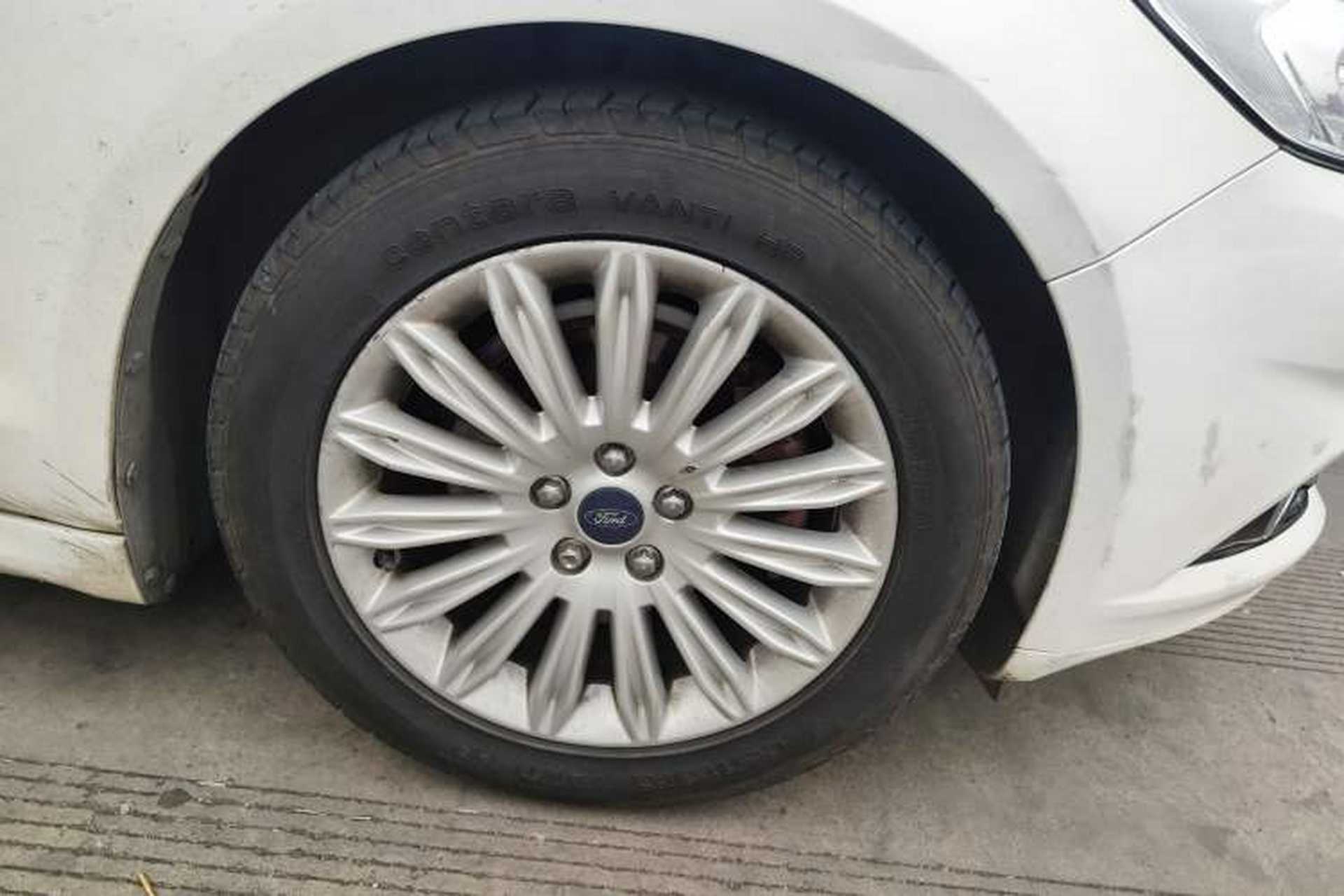 Used Ford Mondeo 2013 2.0L GTDi 200 Fashion Edition Right Front Wheel Hub