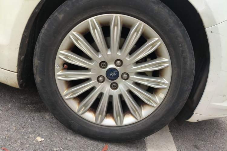 Used Ford Mondeo 2013 2.0L GTDi 200 Fashion Edition Right Front Wheel Hub