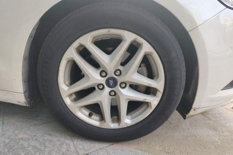 Used Ford Mondeo 2013 1.5L GTDi180 Fashion Edition Right Front Wheel Hub