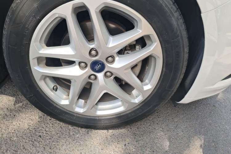 Used Ford Mondeo 2013 1.5L GTDi180 Fashion Edition Right Front Wheel Hub
