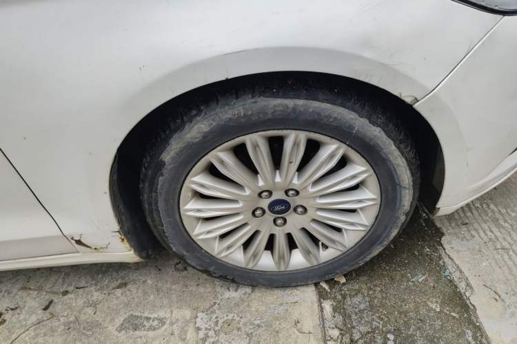 Used Ford Mondeo 2013 2.0L GTDi 200 Fashion Edition Right Front Wheel Hub