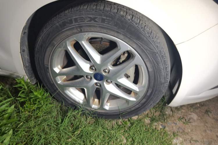 Used Ford Mondeo 2013 1.5L GTDi180 Fashion Edition Right Front Wheel Hub