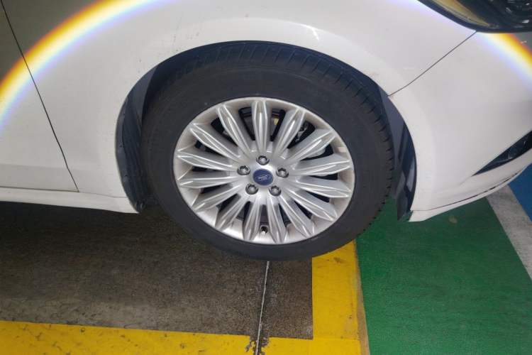 Used Ford Mondeo 2013 2.0L GTDi 200 Luxury Model Right Front Wheel Hub