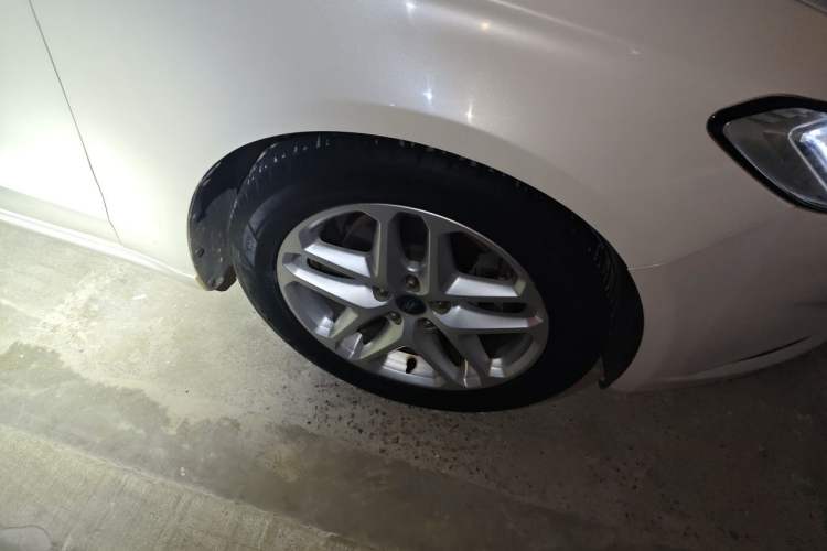 Used Ford Mondeo 2013 1.5L GTDi180 Fashion Edition Right Front Wheel Hub