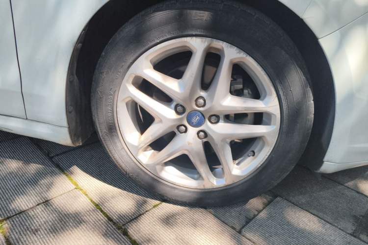 Used Ford Mondeo 2013 1.5L GTDi180 Fashion Edition Right Front Wheel Hub