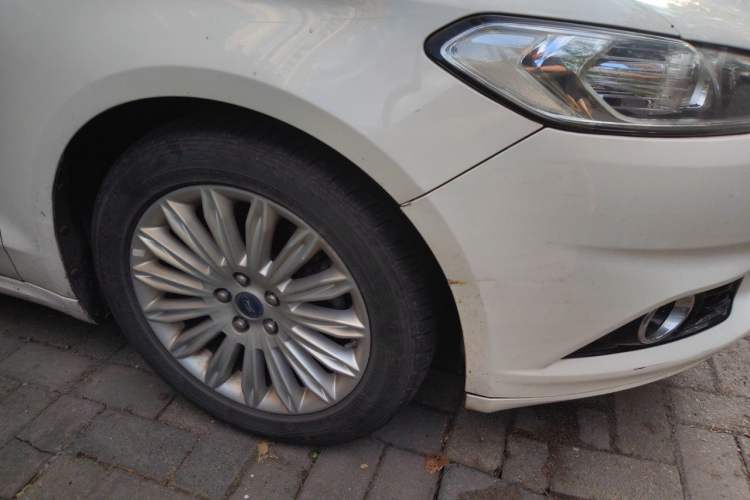 Used Ford Mondeo 2013 2.0L GTDi 200 Fashion Edition Right Front Wheel Hub