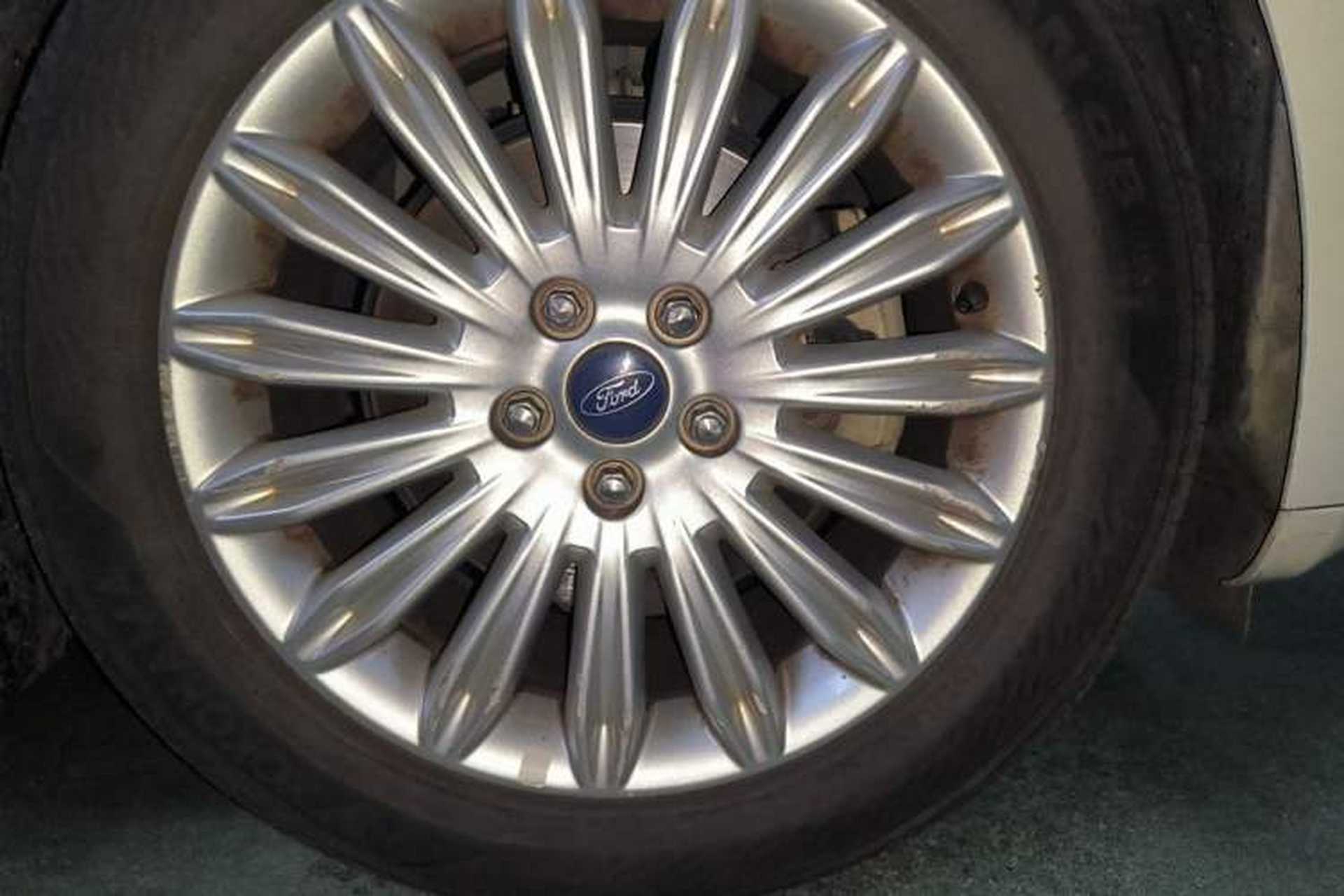 Used Ford Mondeo 2013 2.0L GTDi 200 Luxury Model Right Front Wheel Hub