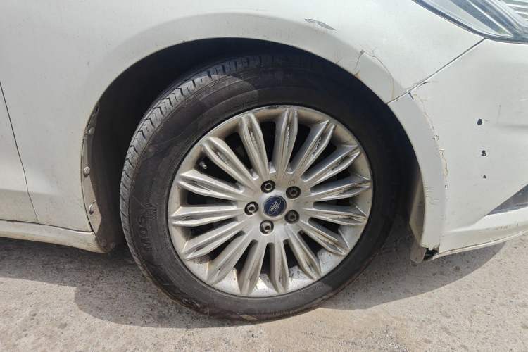 Used Ford Mondeo 2013 2.0L GTDi 200 Luxury Model Right Front Wheel Hub