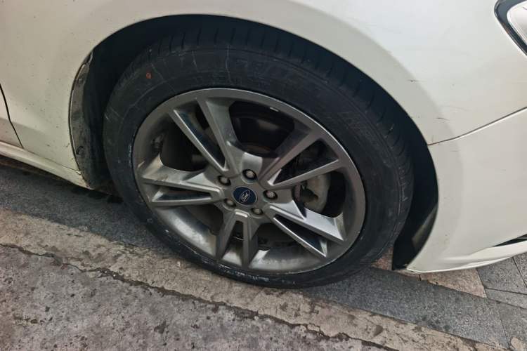 Used Ford Mondeo 2013 2.0L GTDi240 Luxury Sport Model Right Front Wheel Hub