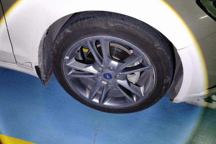 Used Ford Mondeo 2013 2.0L GTDi240 Luxury Sport Model Right Front Wheel Hub