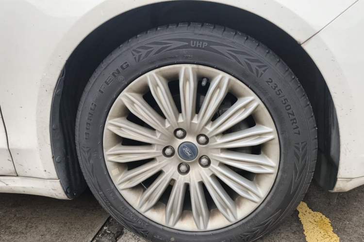 Used Ford Mondeo 2013 2.0L GTDi 200 Fashion Edition Right Front Wheel Hub