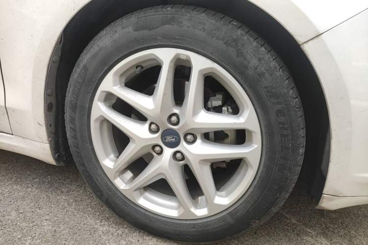 Used Ford Mondeo 2013 1.5L GTDi180 Fashion Edition Right Front Wheel Hub