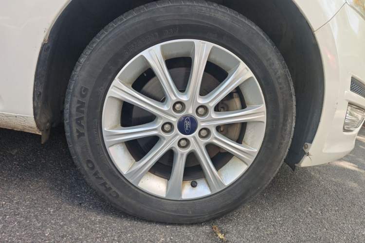 Used Ford Mondeo 2013 2.3L Fashion Edition Right Front Wheel Hub