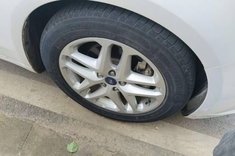 Used Ford Mondeo 2013 1.5L GTDi180 Fashion Edition Right Front Wheel Hub