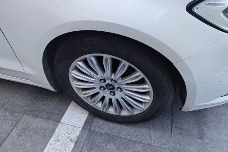 Used Ford Mondeo 2013 2.0L GTDi 200 Fashion Edition Right Front Wheel Hub
