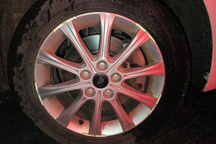 Used Ford Mondeo 2013 2.3L Fashion Edition Right Front Wheel Hub