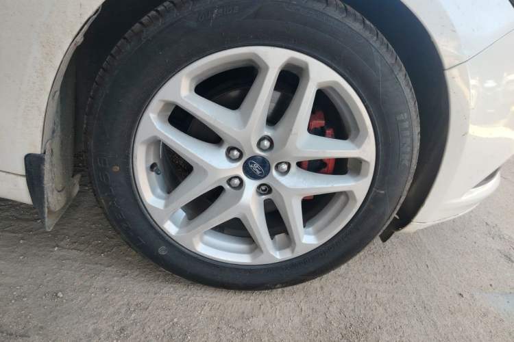 Used Ford Mondeo 2013 1.5L GTDi180 Fashion Edition Right Front Wheel Hub