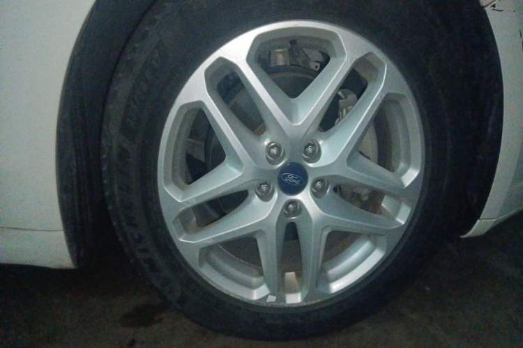 Used Ford Mondeo 2013 1.5L GTDi180 Fashion Edition Right Front Wheel Hub