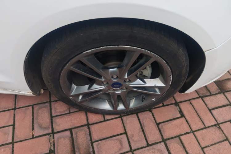 Used Ford Mondeo 2013 2.0L GTDi240 Luxury Sport Model Right Front Wheel Hub