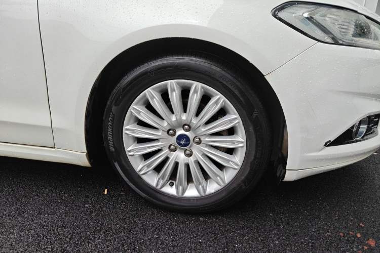 Used Ford Mondeo 2013 2.0L GTDi 200 Fashion Edition Right Front Wheel Hub