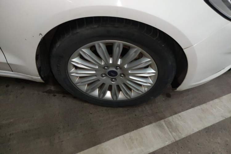 Used Ford Mondeo 2013 2.0L GTDi 200 Luxury Model Right Front Wheel Hub