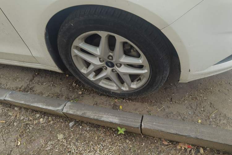 Used Ford Mondeo 2013 1.5L GTDi180 Fashion Edition Right Front Wheel Hub