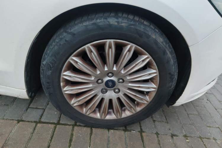 Used Ford Mondeo 2013 2.0L GTDi 200 Fashion Edition Right Front Wheel Hub