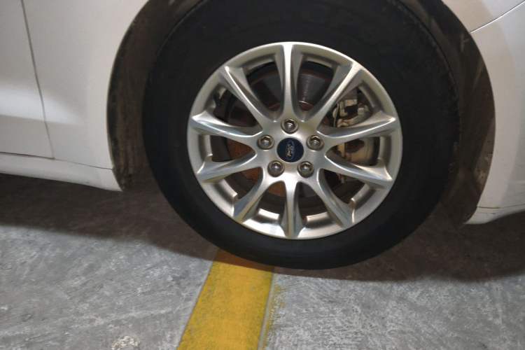 Used Ford Mondeo 2013 1.5L GTDi180 Comfort Model Right Front Wheel Hub