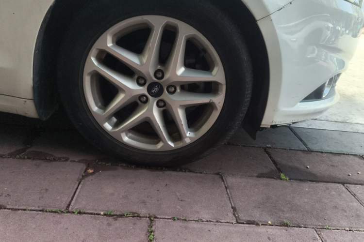 Used Ford Mondeo 2013 1.5L GTDi180 Comfort Model Right Front Wheel Hub