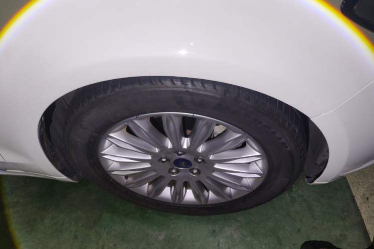 Used Ford Mondeo 2013 2.0L GTDi 200 Luxury Model Right Front Wheel Hub