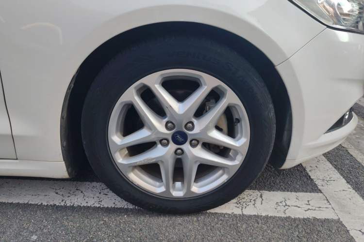 Used Ford Mondeo 2013 1.5L GTDi180 Fashion Edition Right Front Wheel Hub