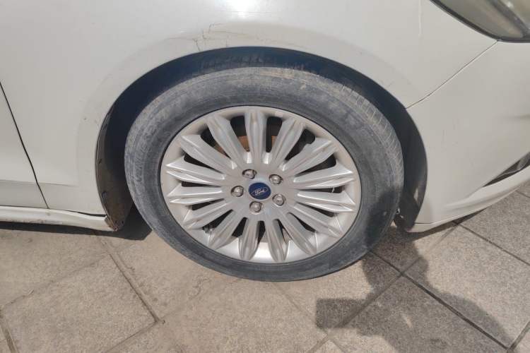 Used Ford Mondeo 2013 2.0L GTDi 200 Luxury Model Right Front Wheel Hub