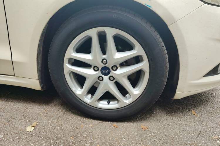 Used Ford Mondeo 2013 1.5L GTDi180 Fashion Edition Right Front Wheel Hub