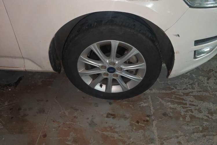 Used Ford Mondeo 2013 2.3L Fashion Edition Right Front Wheel Hub