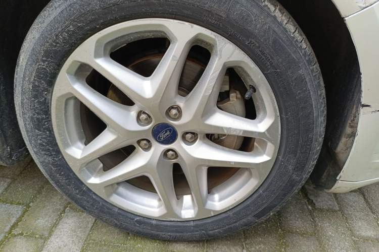 Used Ford Mondeo 2013 1.5L GTDi180 Fashion Edition Right Front Wheel Hub