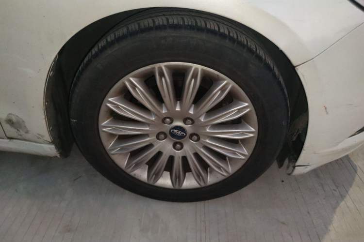Used Ford Mondeo 2013 2.0L GTDi240 Flagship Edition Right Front Wheel Hub
