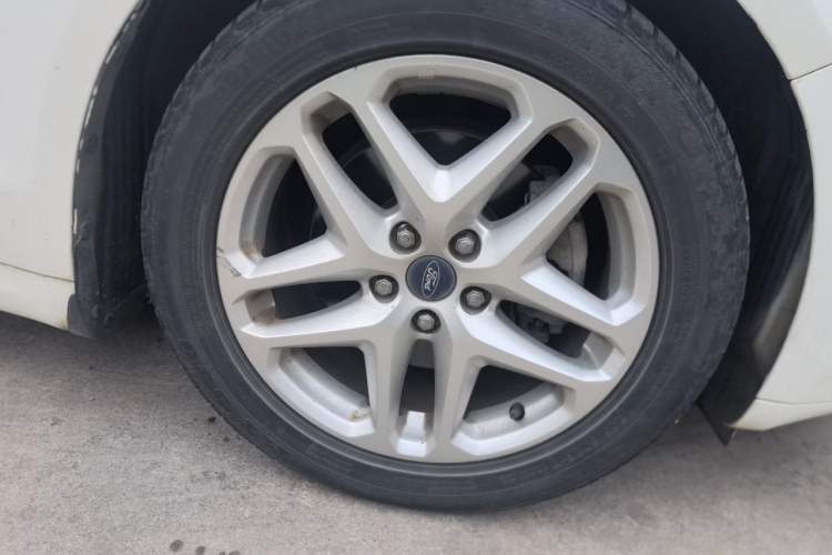 Used Ford Mondeo 2013 1.5L GTDi180 Fashion Edition Right Front Wheel Hub