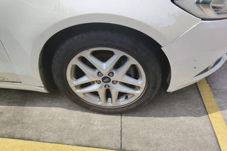 Used Ford Mondeo 2013 1.5L GTDi180 Fashion Edition Right Front Wheel Hub