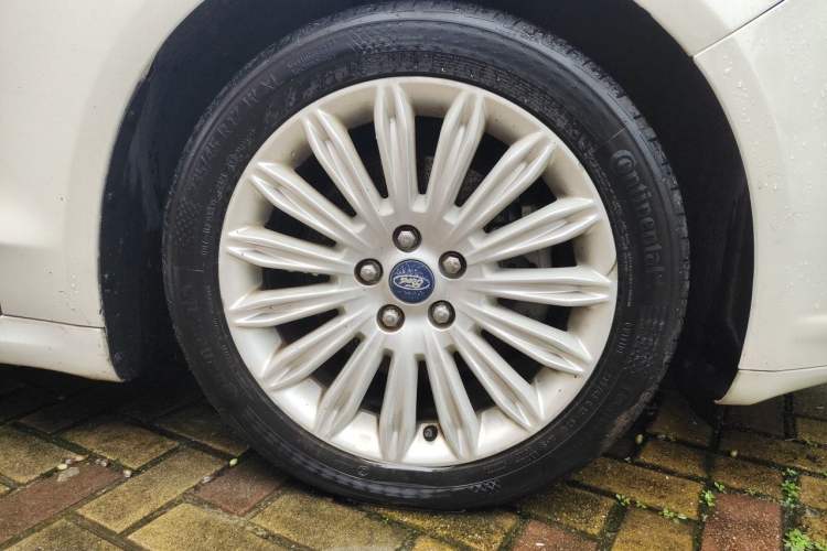 Used Ford Mondeo 2013 2.0L GTDi 200 Fashion Edition Right Front Wheel Hub