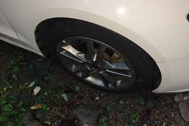 Used Ford Mondeo 2013 2.0L GTDi240 Luxury Sport Model Right Front Wheel Hub