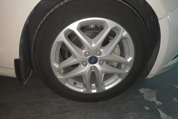 Used Ford Mondeo 2013 1.5L GTDi180 Fashion Edition Right Front Wheel Hub