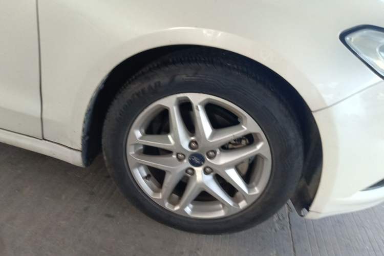 Used Ford Mondeo 2013 1.5L GTDi180 Fashion Edition Right Front Wheel Hub