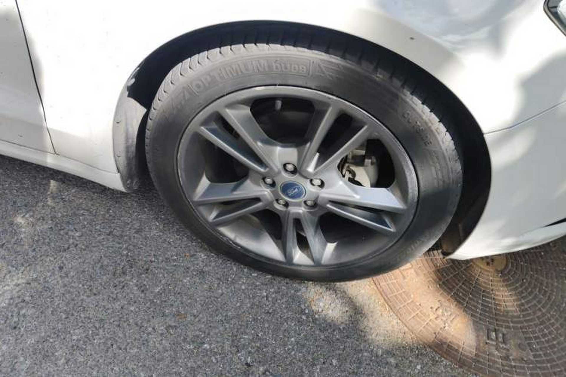 Used Ford Mondeo 2013 2.0L GTDi240 Luxury Sport Model Right Front Wheel Hub