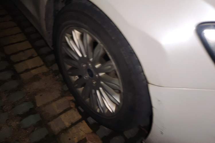 Used Ford Mondeo 2013 2.0L GTDi 200 Luxury Model Right Front Wheel Hub