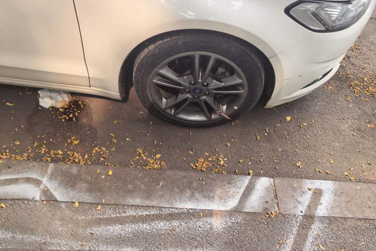 Used Ford Mondeo 2013 2.0L GTDi240 Luxury Sport Model Right Front Wheel Hub