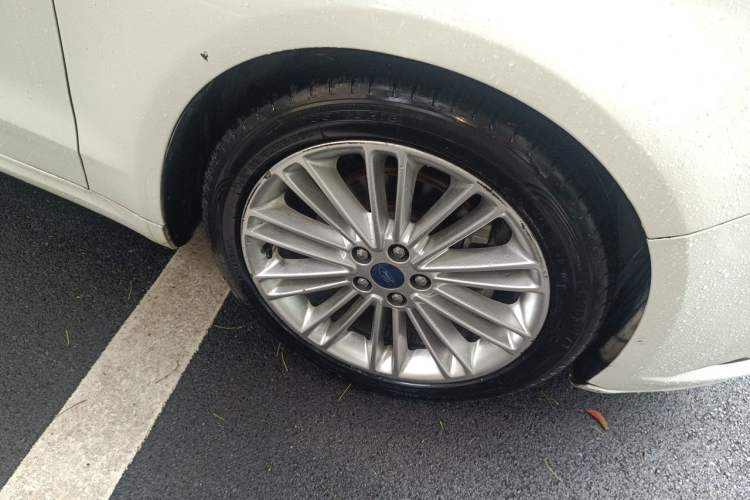 Used Ford Mondeo 2013 2.0L GTDi240 Flagship Edition Right Front Wheel Hub