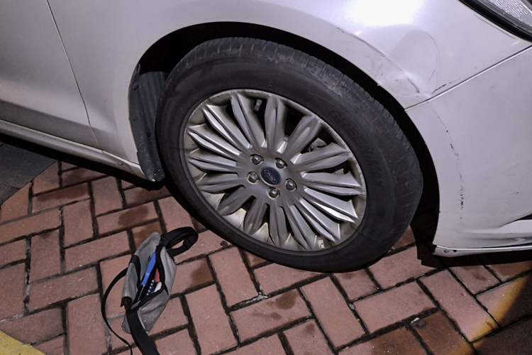 Used Ford Mondeo 2013 2.0L GTDi 200 Fashion Edition Right Front Wheel Hub
