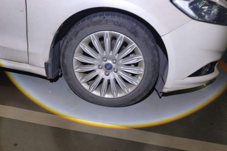 Used Ford Mondeo 2013 2.0L GTDi 200 Fashion Edition Right Front Wheel Hub
