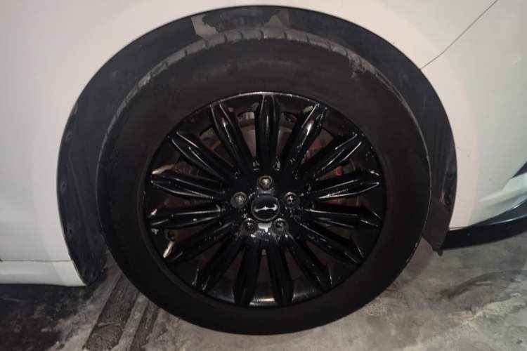 Used Ford Mondeo 2013 2.0L GTDi 200 Fashion Edition Right Front Wheel Hub