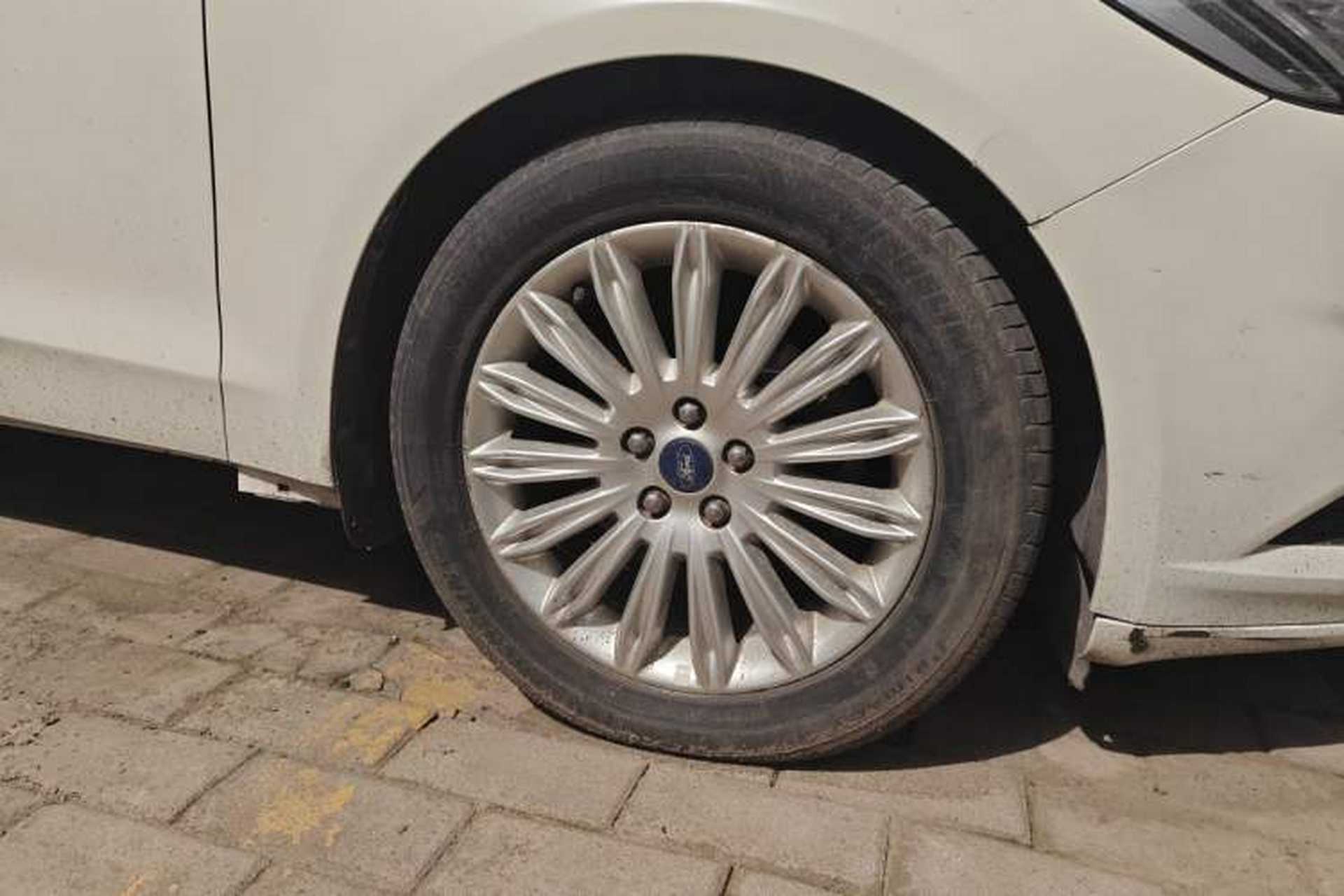 Used Ford Mondeo 2013 2.0L GTDi 200 Luxury Model Right Front Wheel Hub